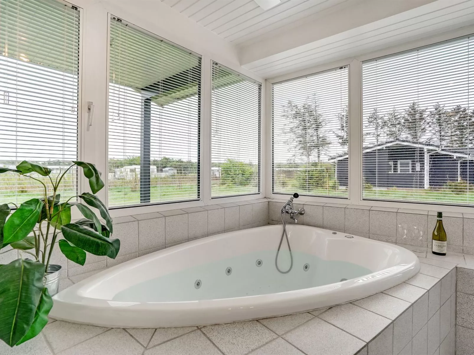 "Dome" - 750m from the sea-Binnen