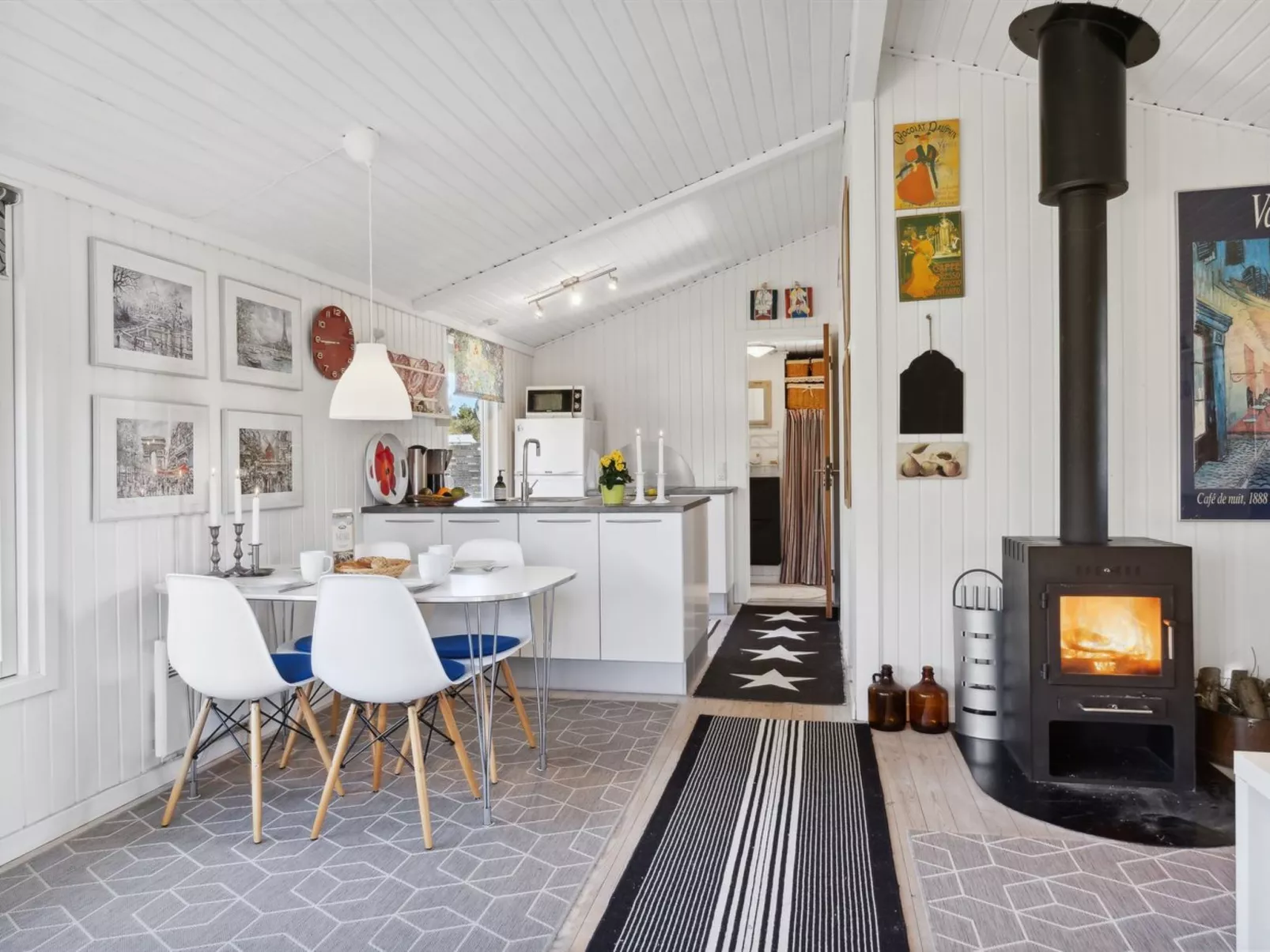 "Hellevi" -  from the sea-Binnen