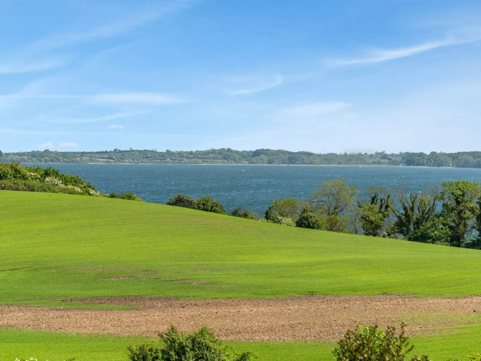 "Axeln" - 300m to the fjord-Buiten