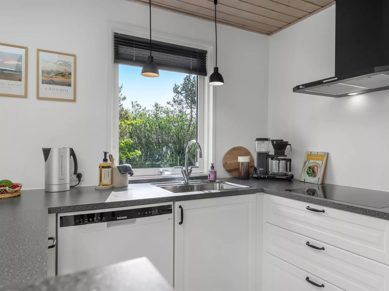 "Sölva" - 750m from the sea-Binnen