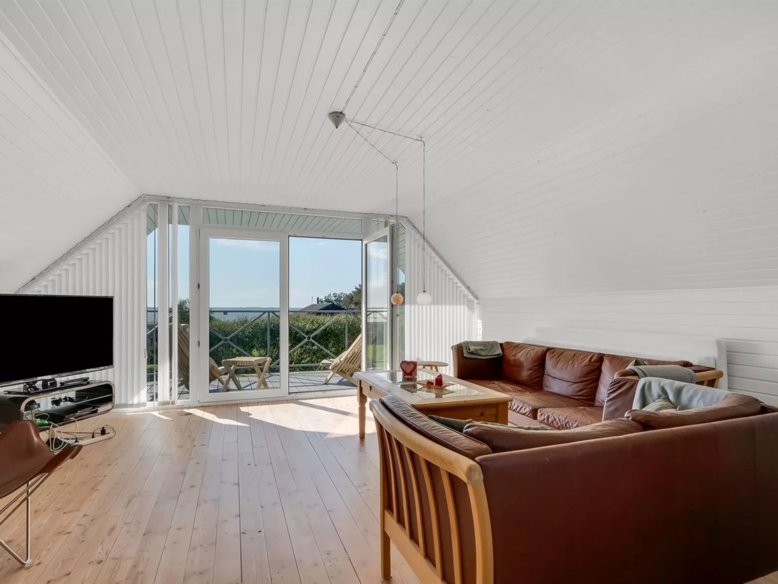 "Dunja" - 200m to the fjord-Binnen