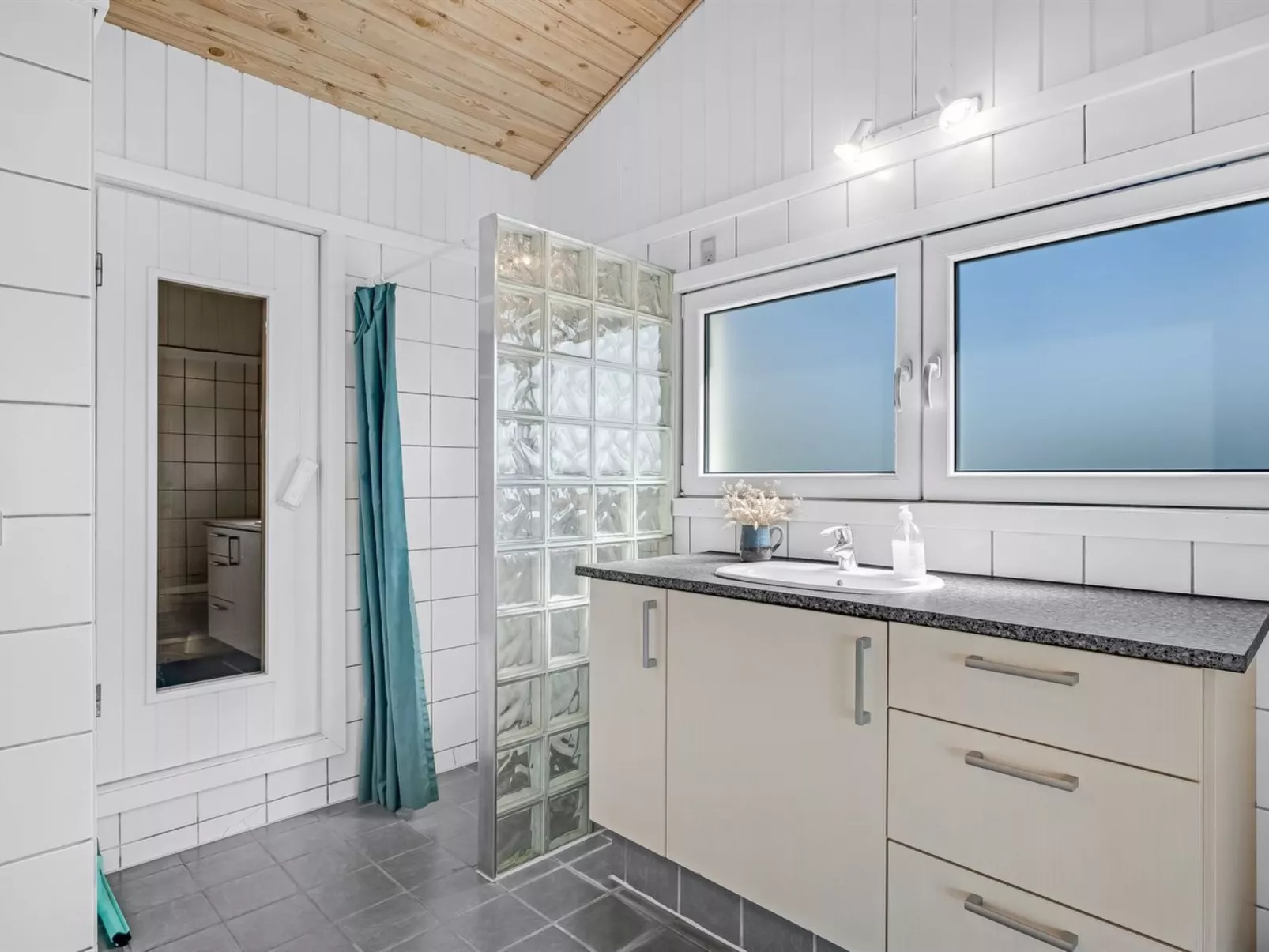 "Sulevi" - 200m to the fjord-Binnen