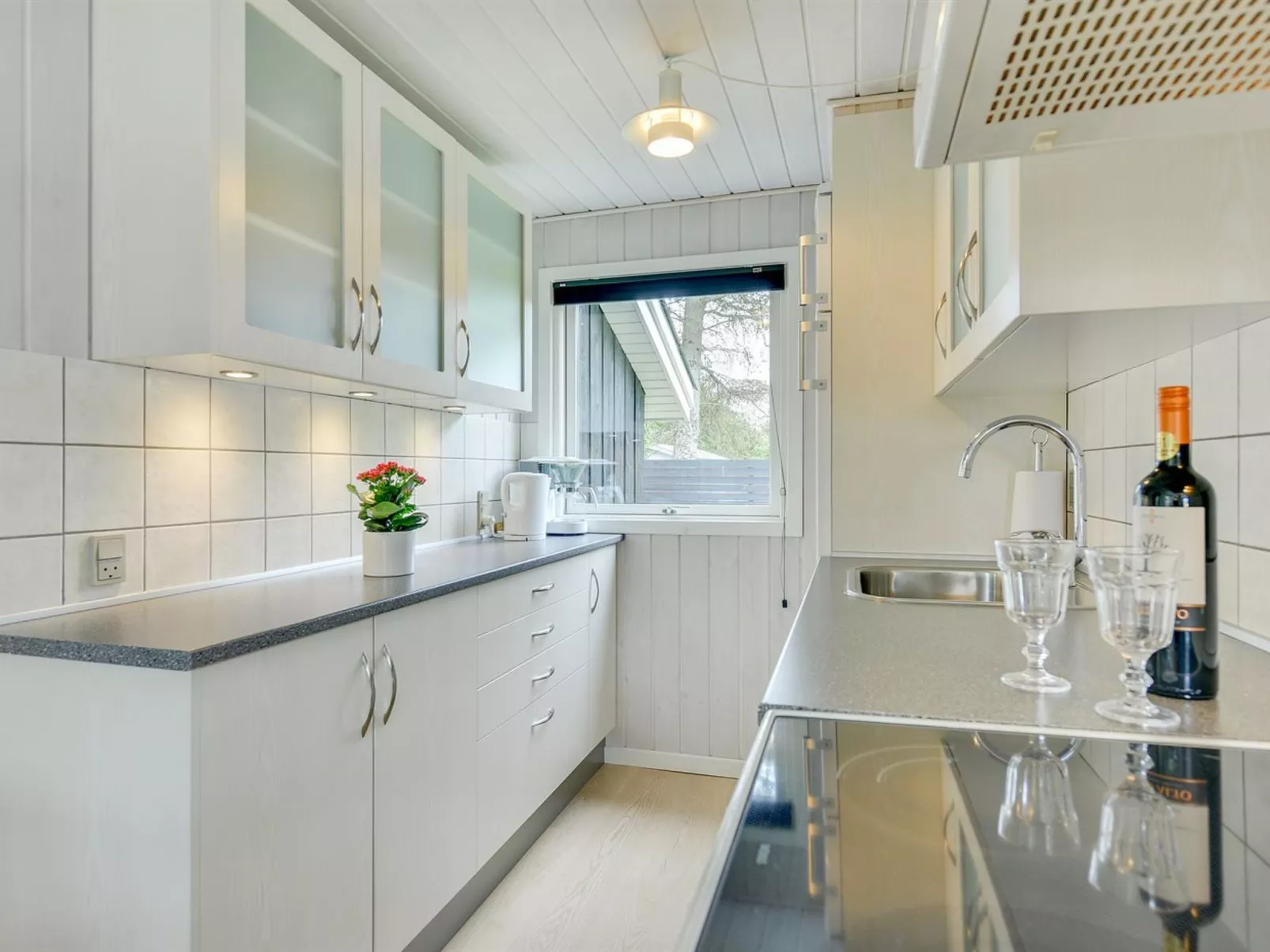 "Hildegarde" - 900m from the sea-Binnen