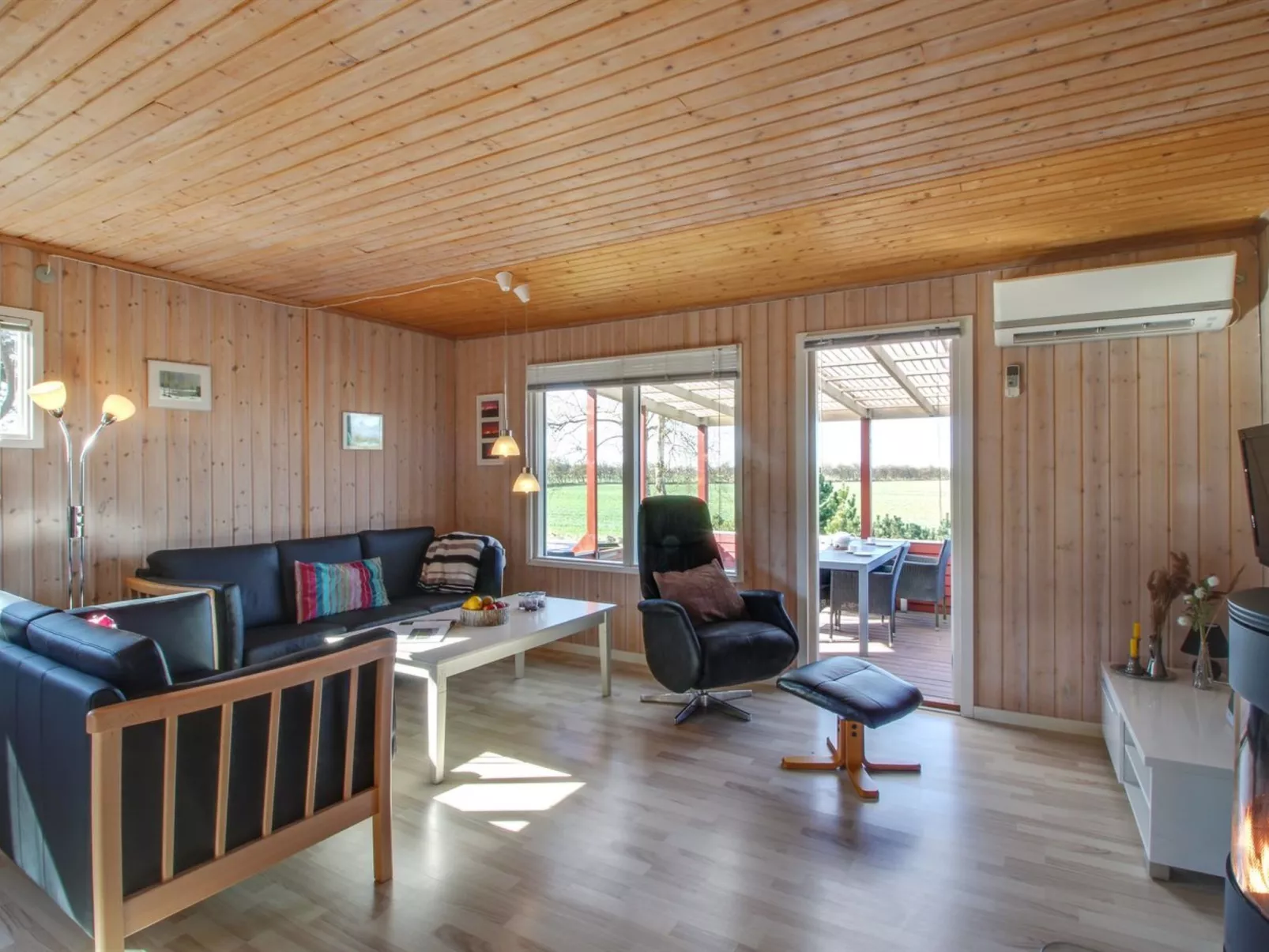 "Yanne" - 400m from the sea-Binnen