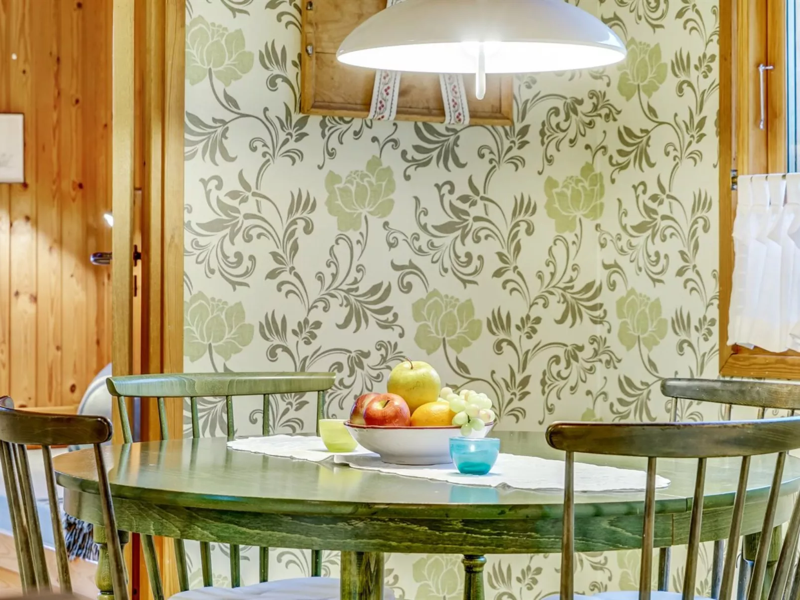 "Carina" - 5km from the sea-Binnen