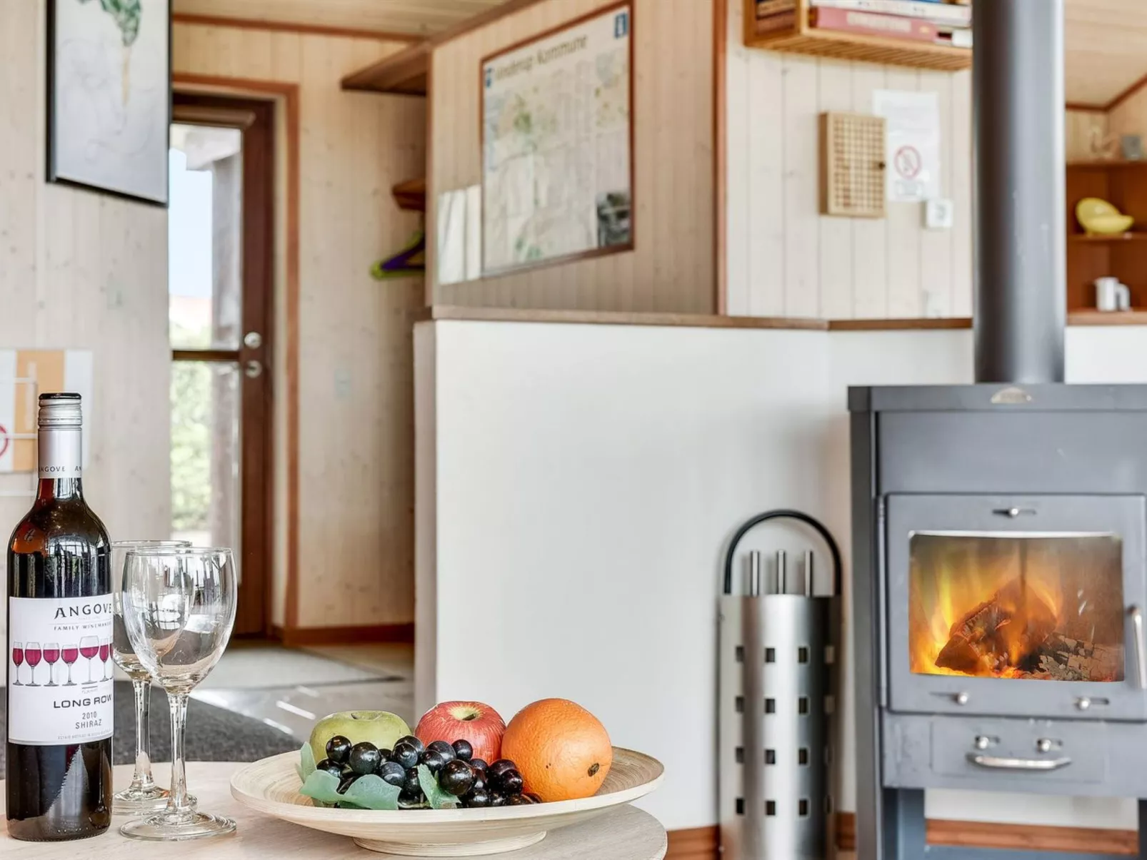 "Mervi" - 300m to the fjord-Binnen