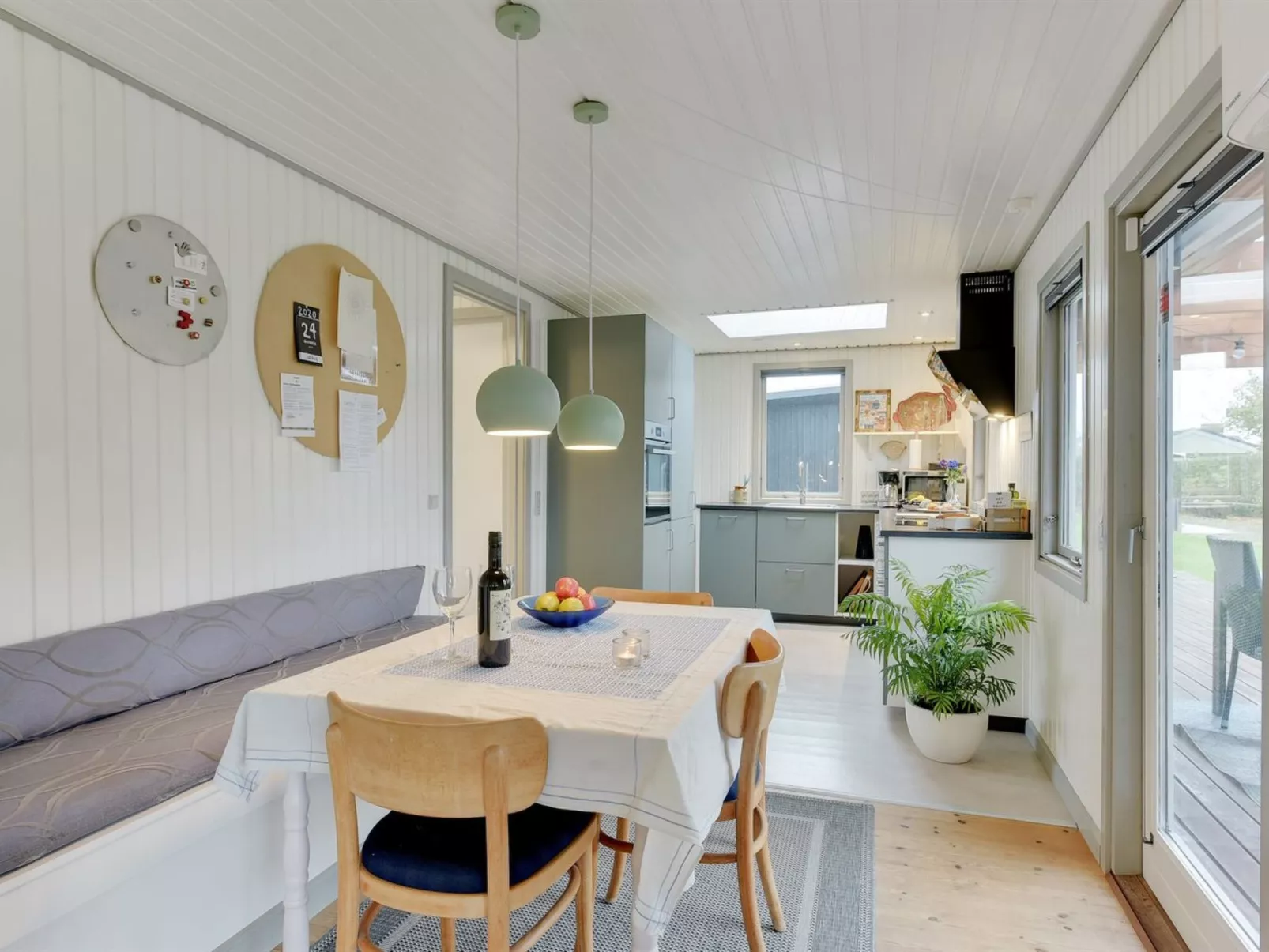 "Roar" - 500m from the sea-Binnen