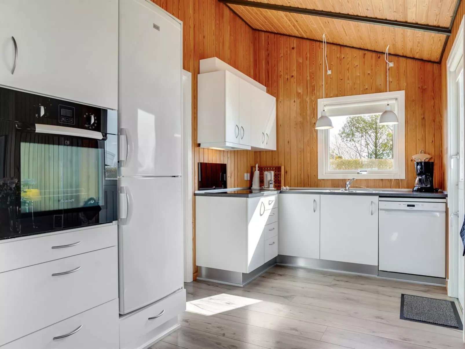 "Denahi" - 400m to the fjord-Binnen