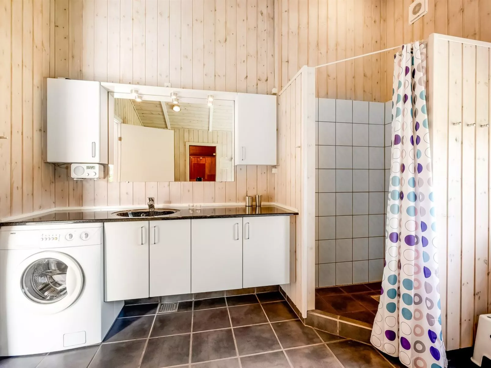 "Karlsefni" - 600m to the fjord-Binnen