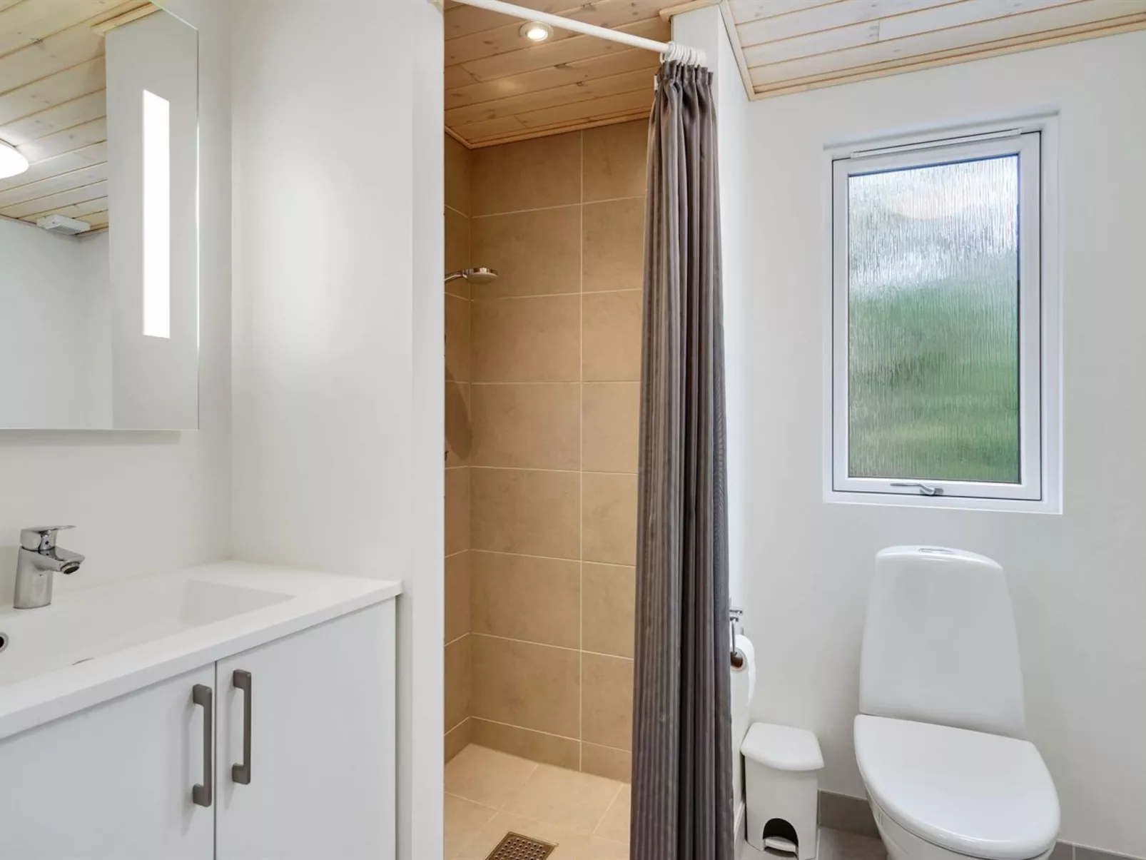 "Jorn" - 75m from the sea-Binnen