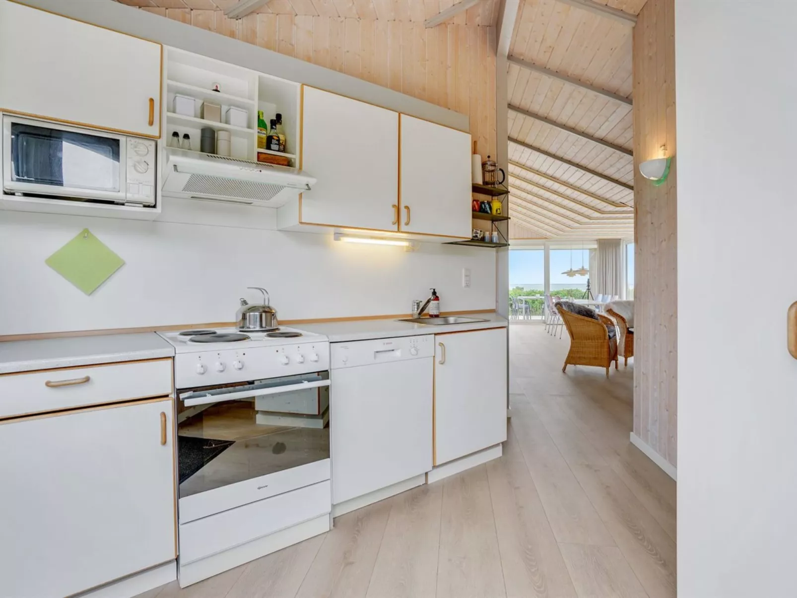 "Ely" - 300m from the sea-Binnen