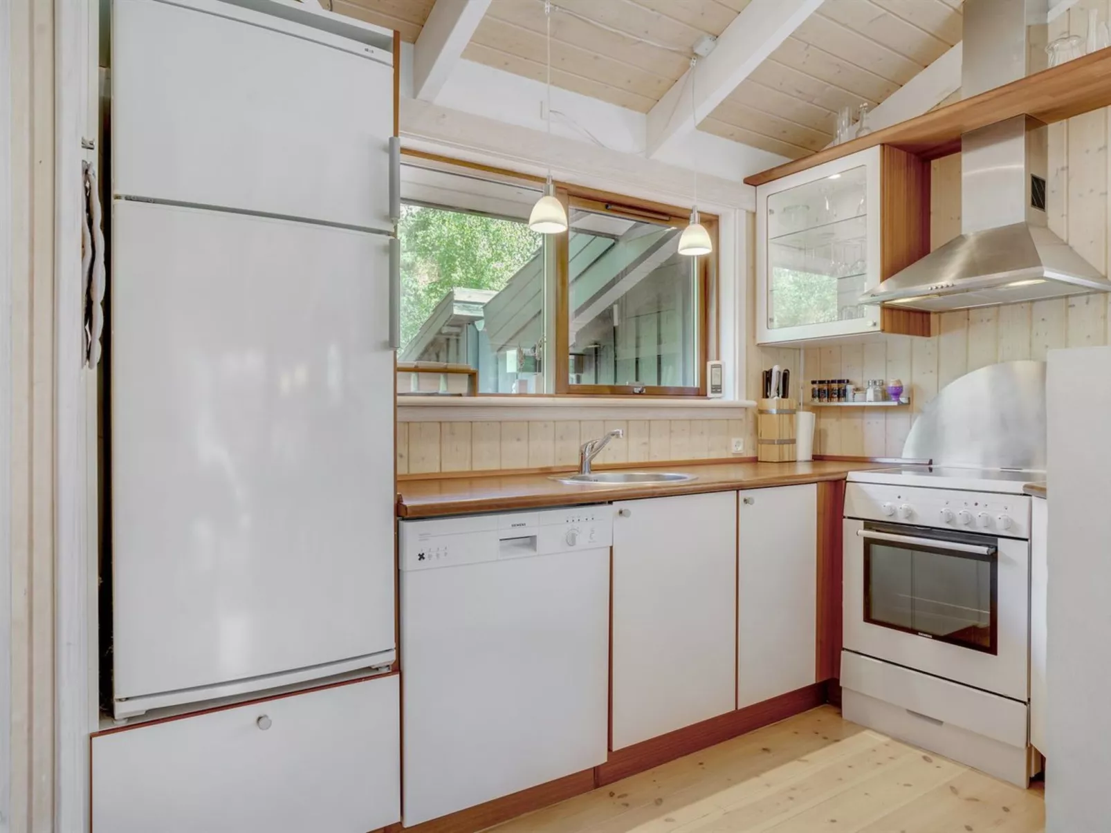 "Mine" - 300m from the sea-Binnen