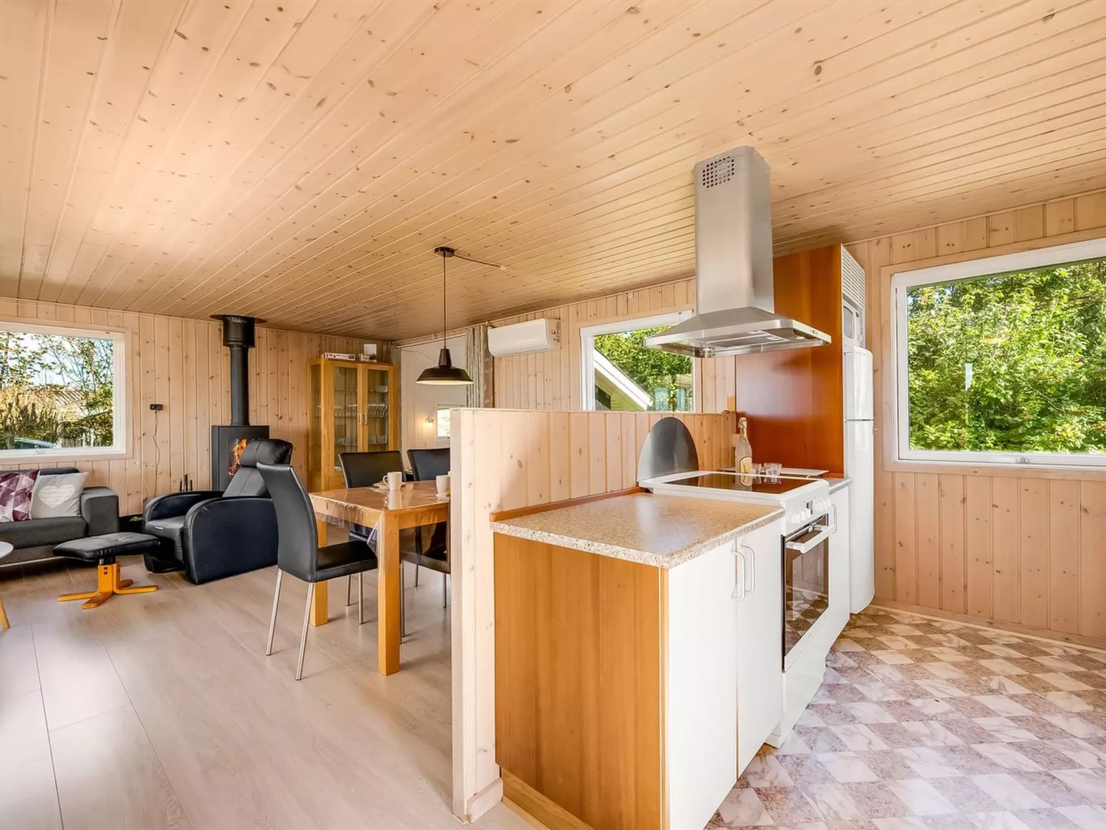 "Brenda" - 300m to the fjord-Binnen