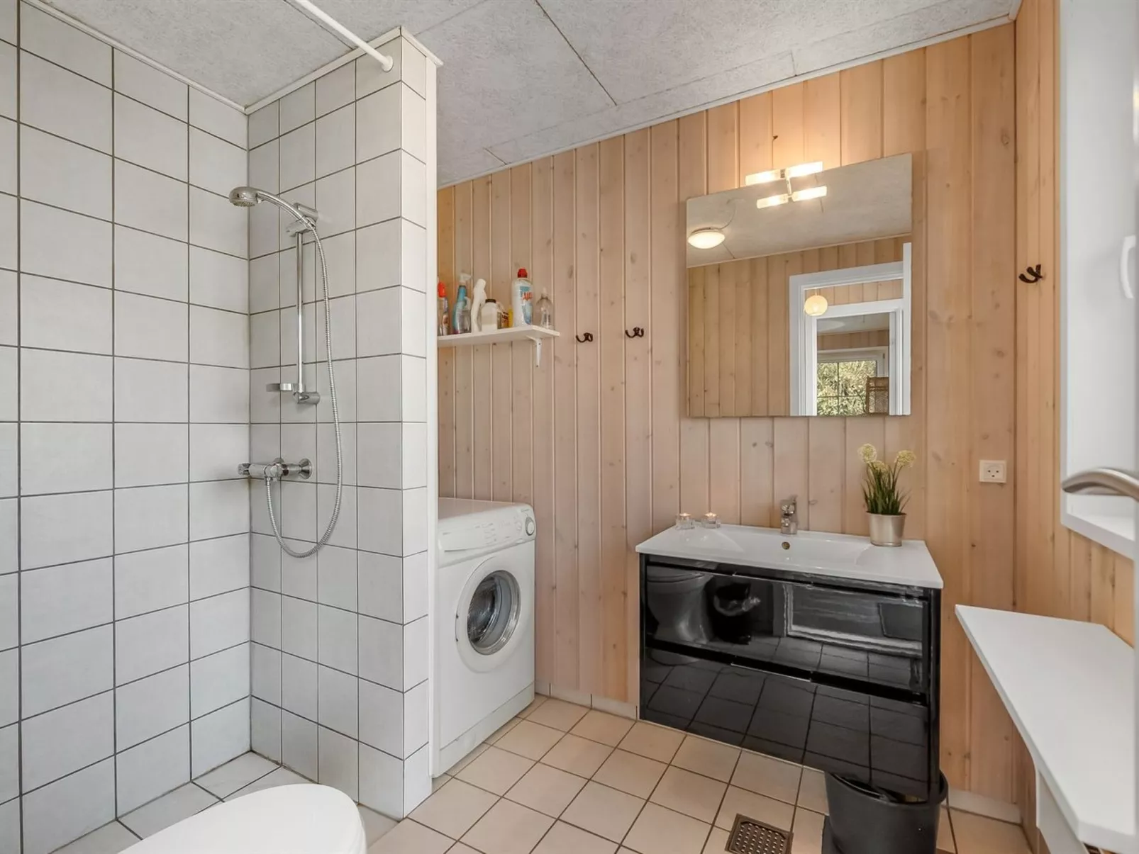 "Holm" - 700m to the fjord-Binnen