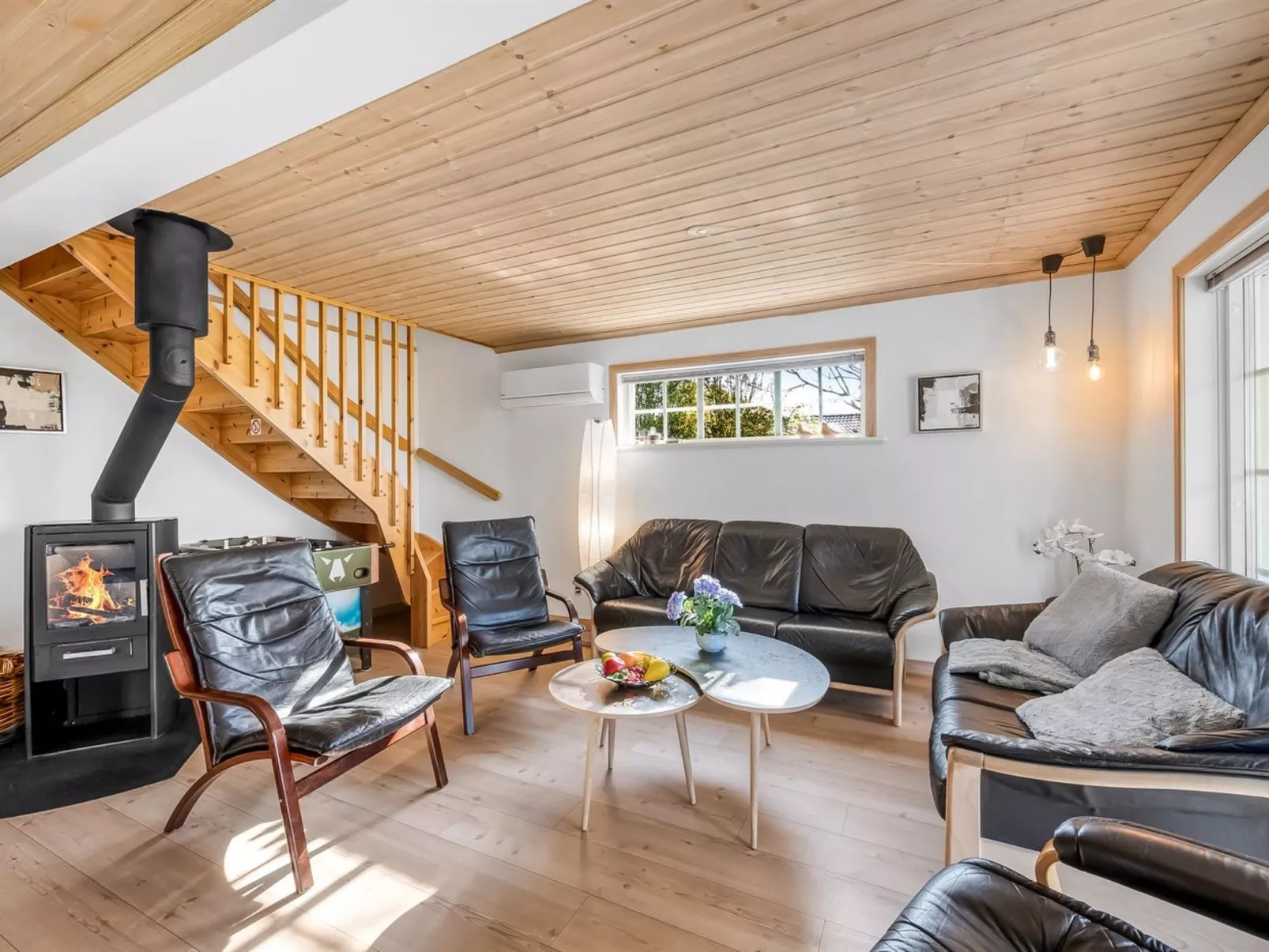 "Adelia" - 850m to the fjord-Binnen