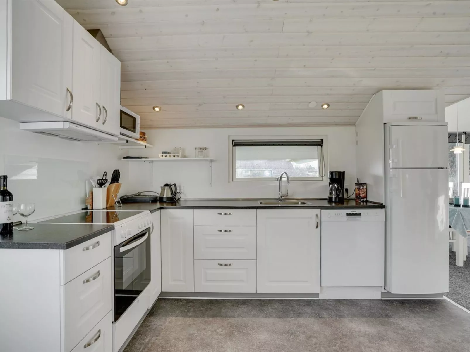 "Ingward" - 300m to the fjord-Binnen