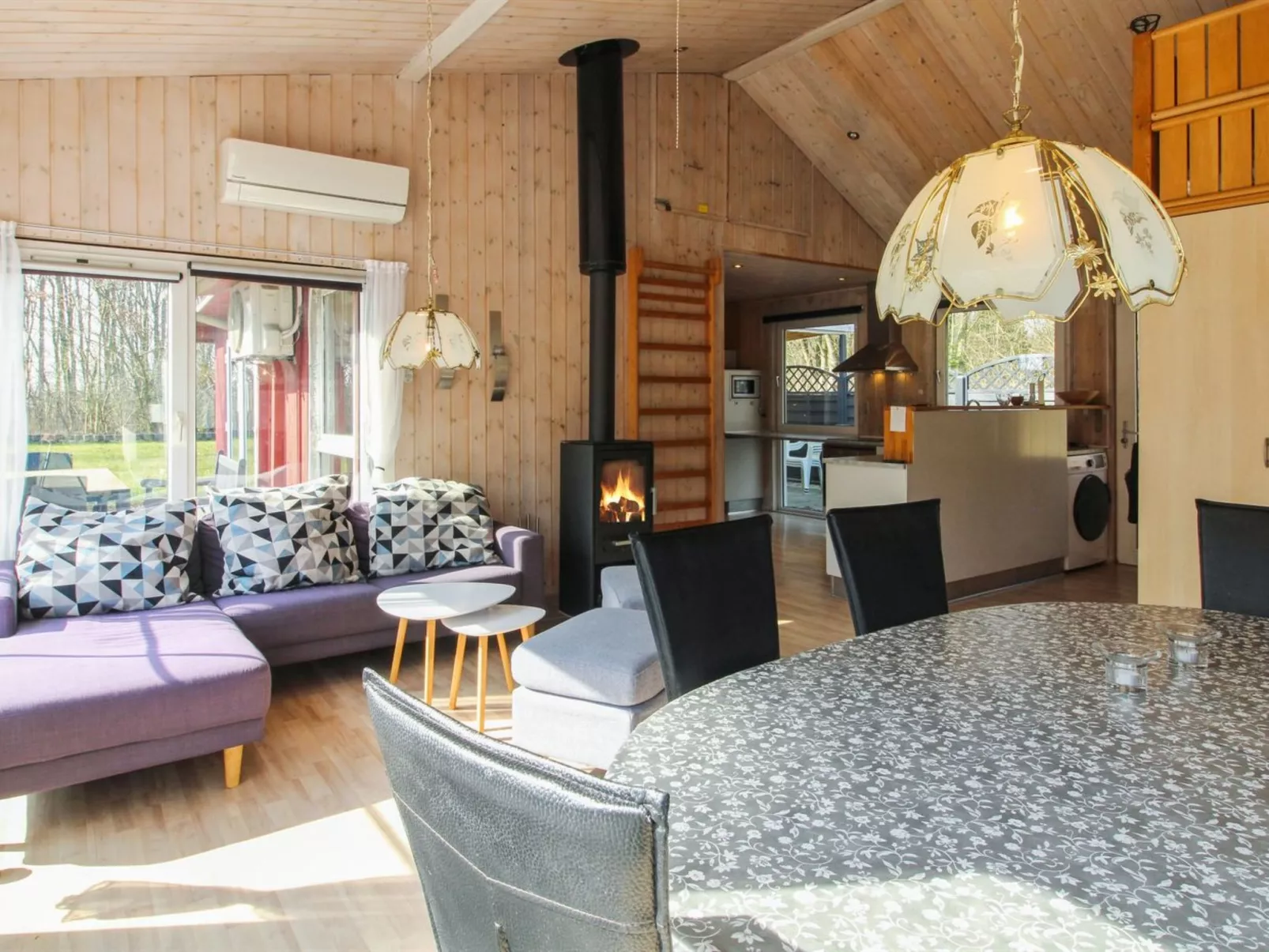 "Edy" - 25km from the sea-Binnen