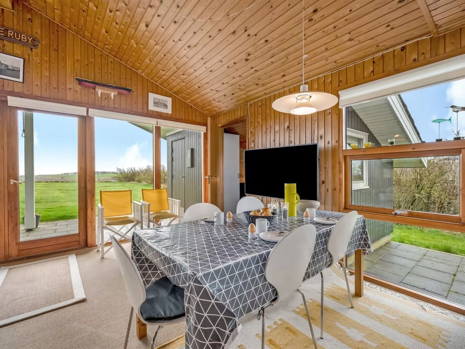 "Tanea" - 700m to the fjord-Binnen