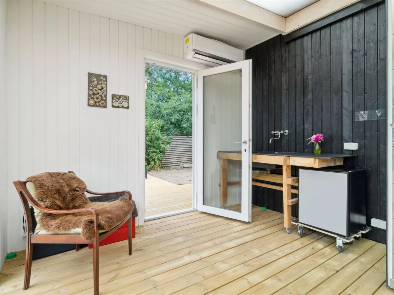 "Randulf" - 250m from the sea-Binnen