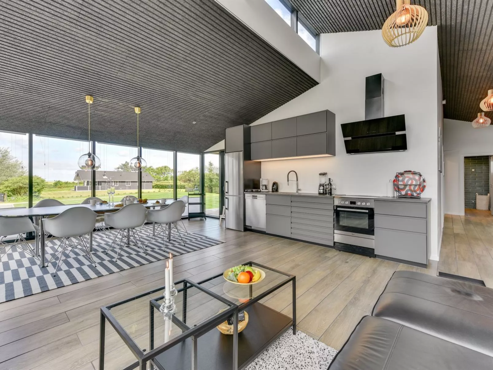 "Emilie" - 250m to the fjord-Binnen