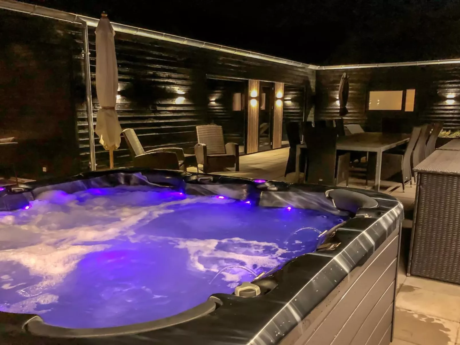 "Tinella" - 250m to the fjord-Buiten