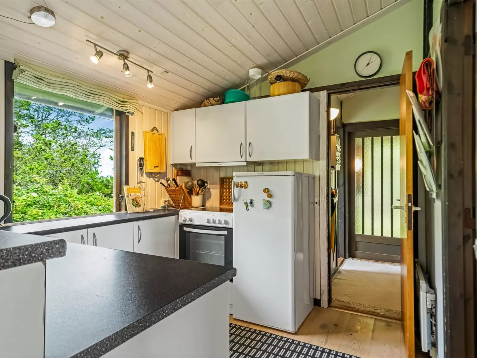 "Vemund" - 300m from the sea-Binnen