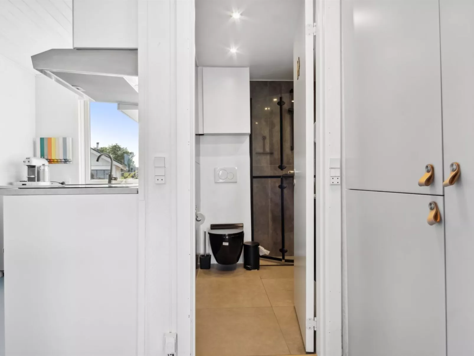 "Alimpij" - 5m from the sea-Binnen