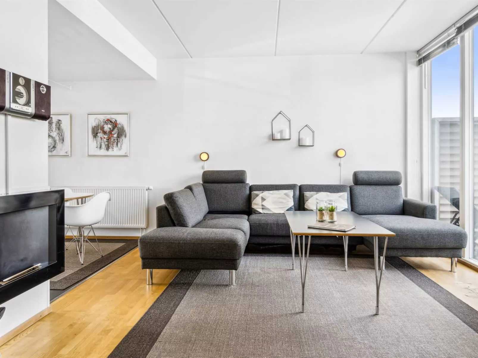 "Kimi" - 100m from the sea-Binnen