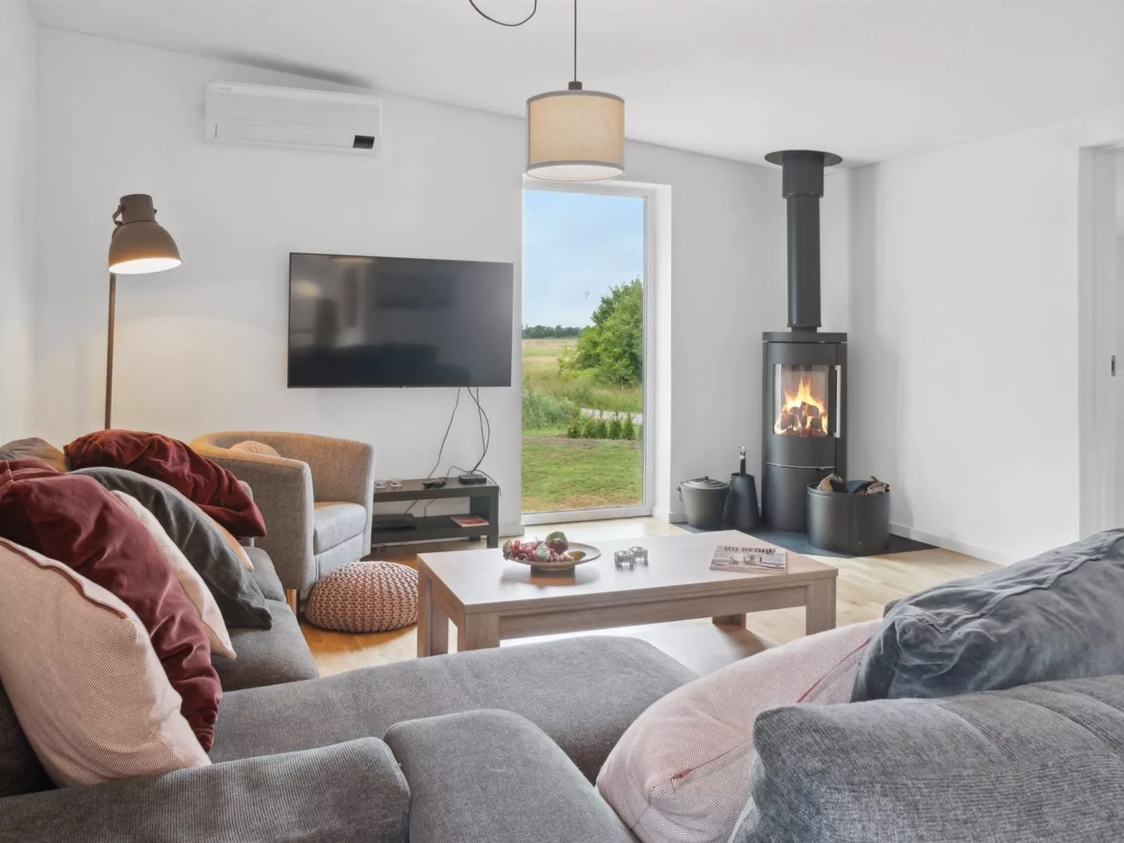 "Bjarka" - 700m from the sea-Binnen