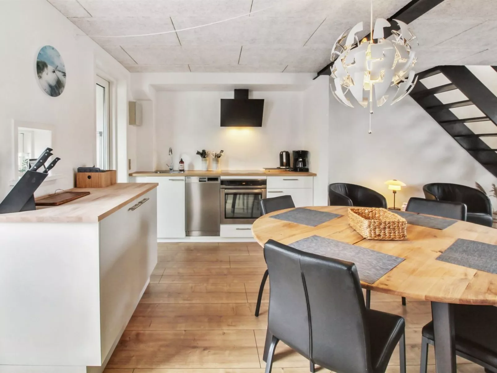 "Ilka" - 2.3km from the sea-Binnen