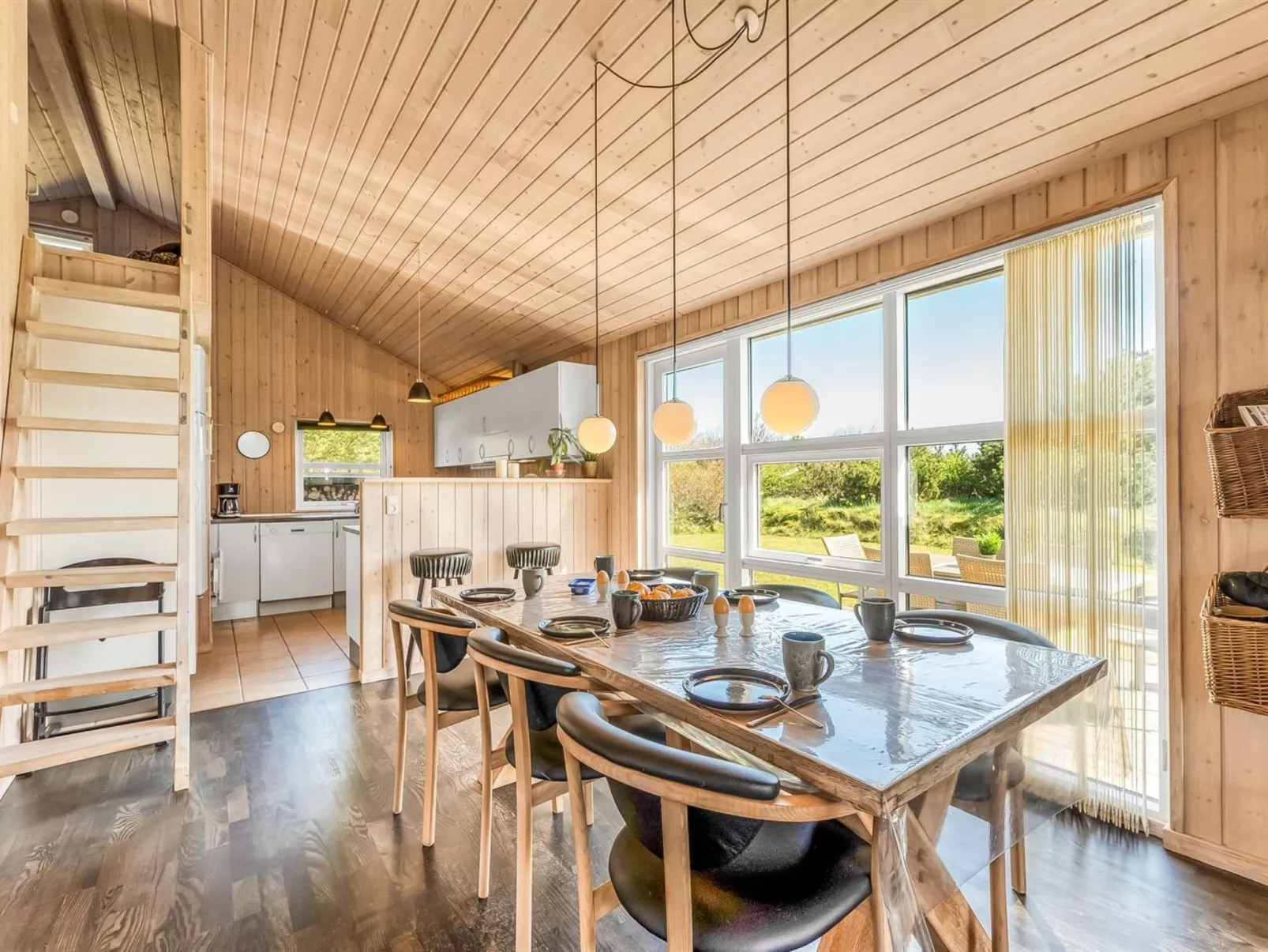 "Rekke" - 300m to the fjord-Binnen