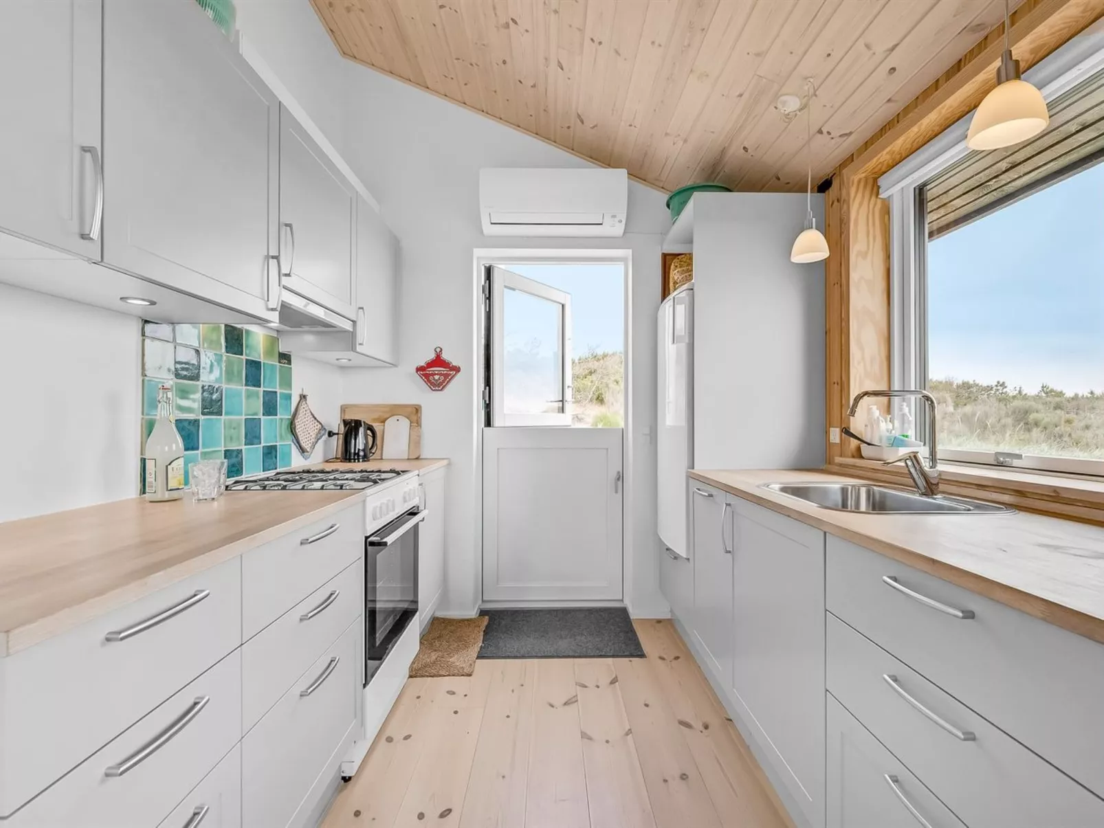 "Apolina" -  from the sea-Binnen