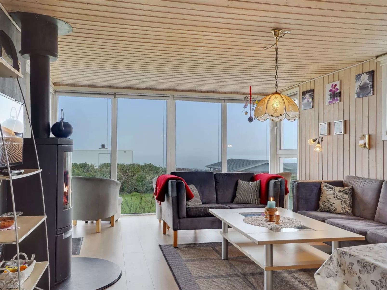 "Ormar" - 100m to the fjord-Binnen