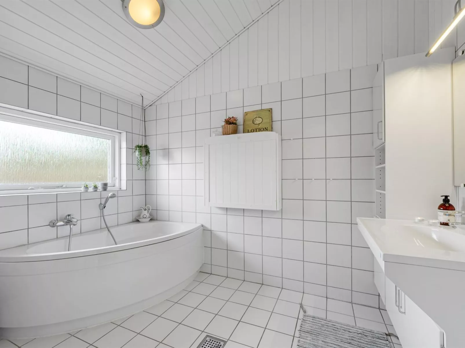 "Ingelis" - 150m to the fjord-Binnen