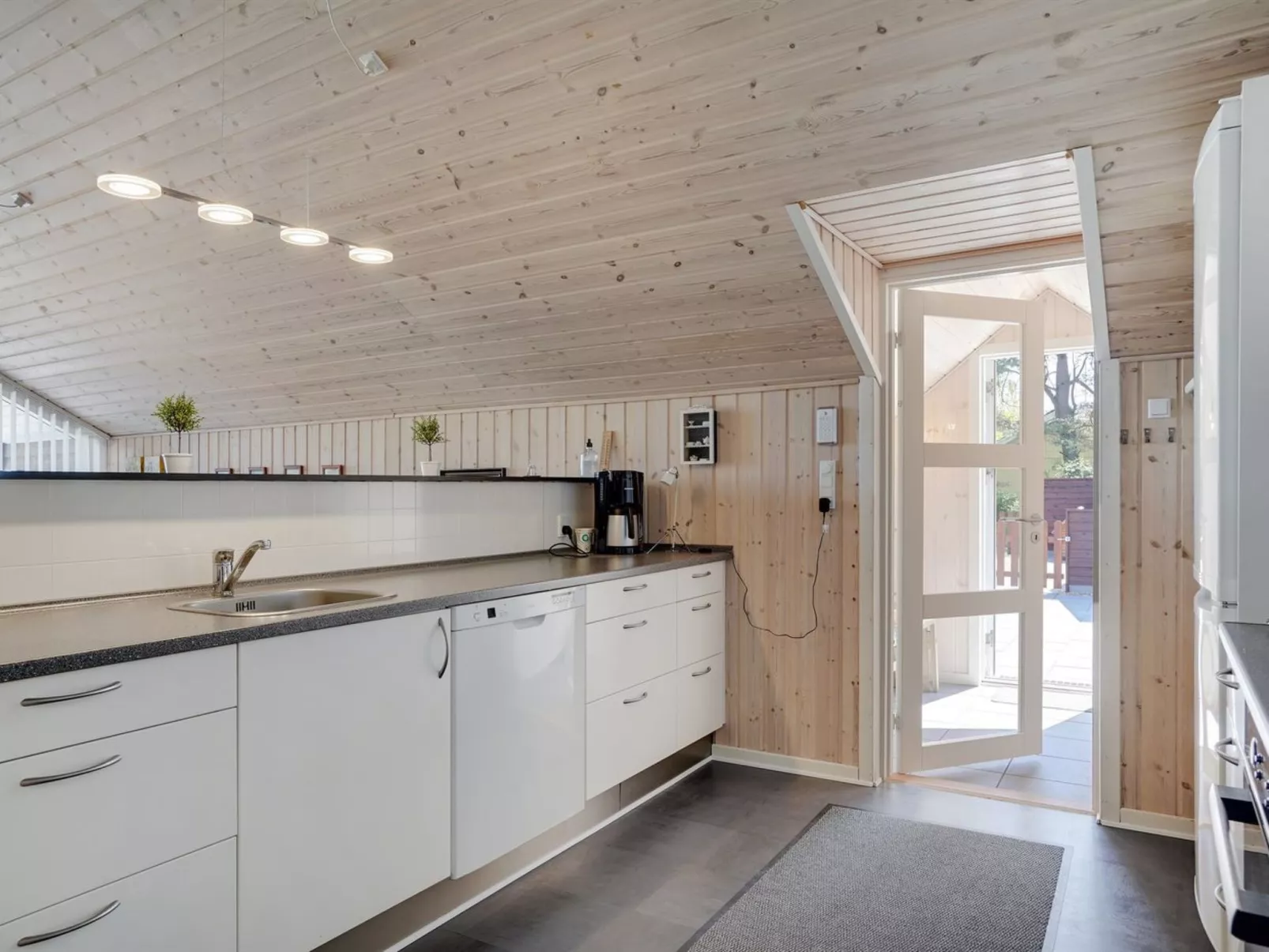 "Saila" - 500m to the fjord-Binnen