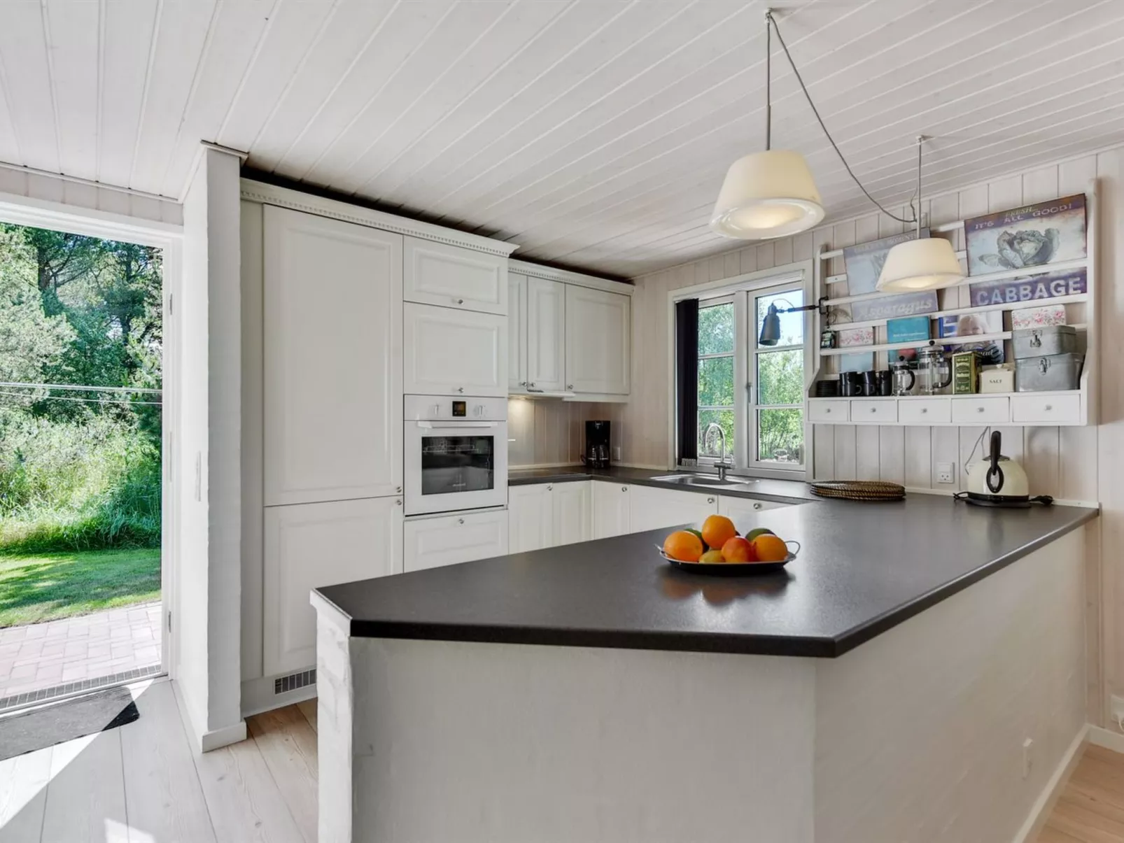 "Raili" - 1.5km from the sea-Binnen