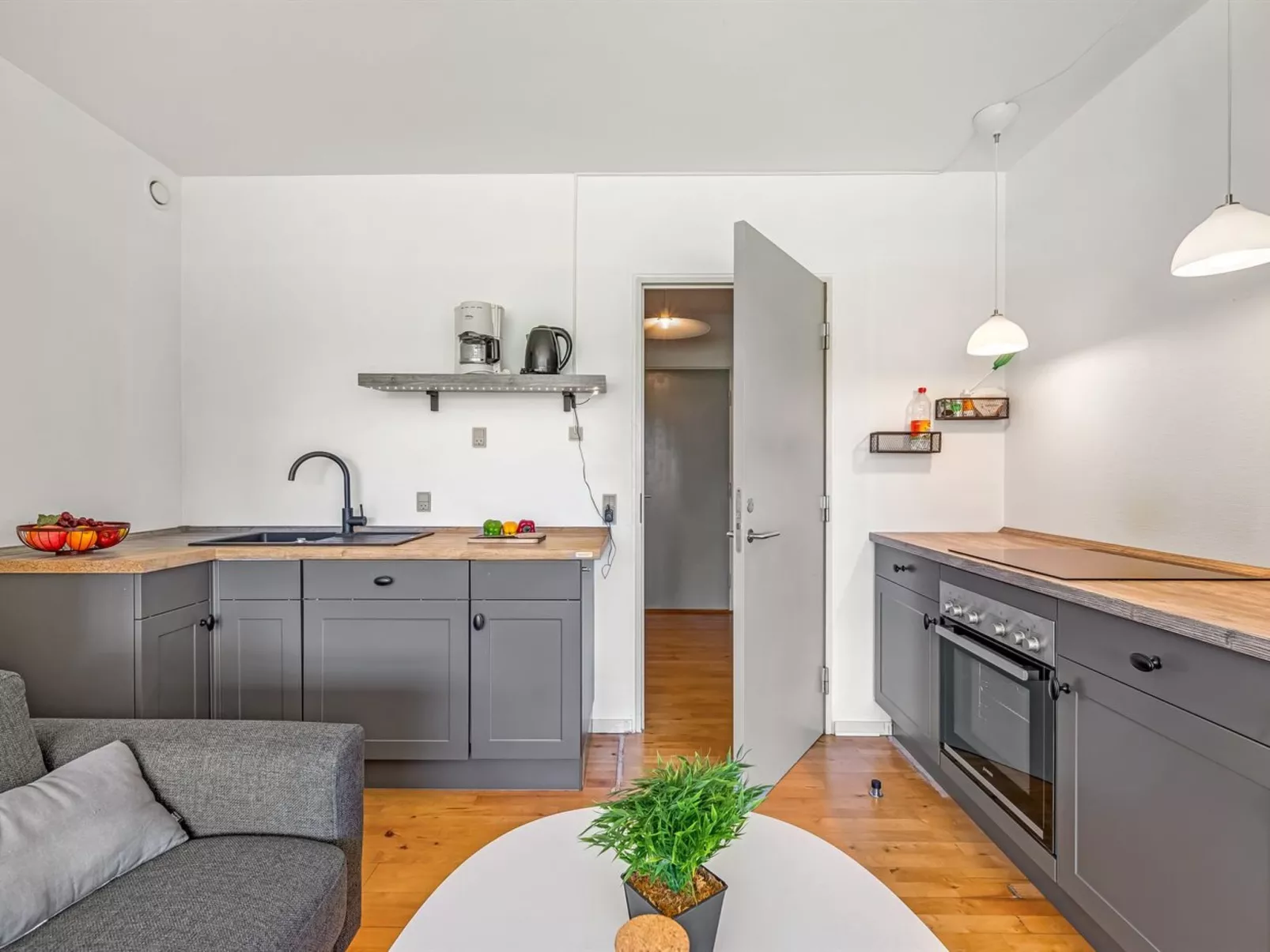 "Akai" - 100m from the sea - Binnen