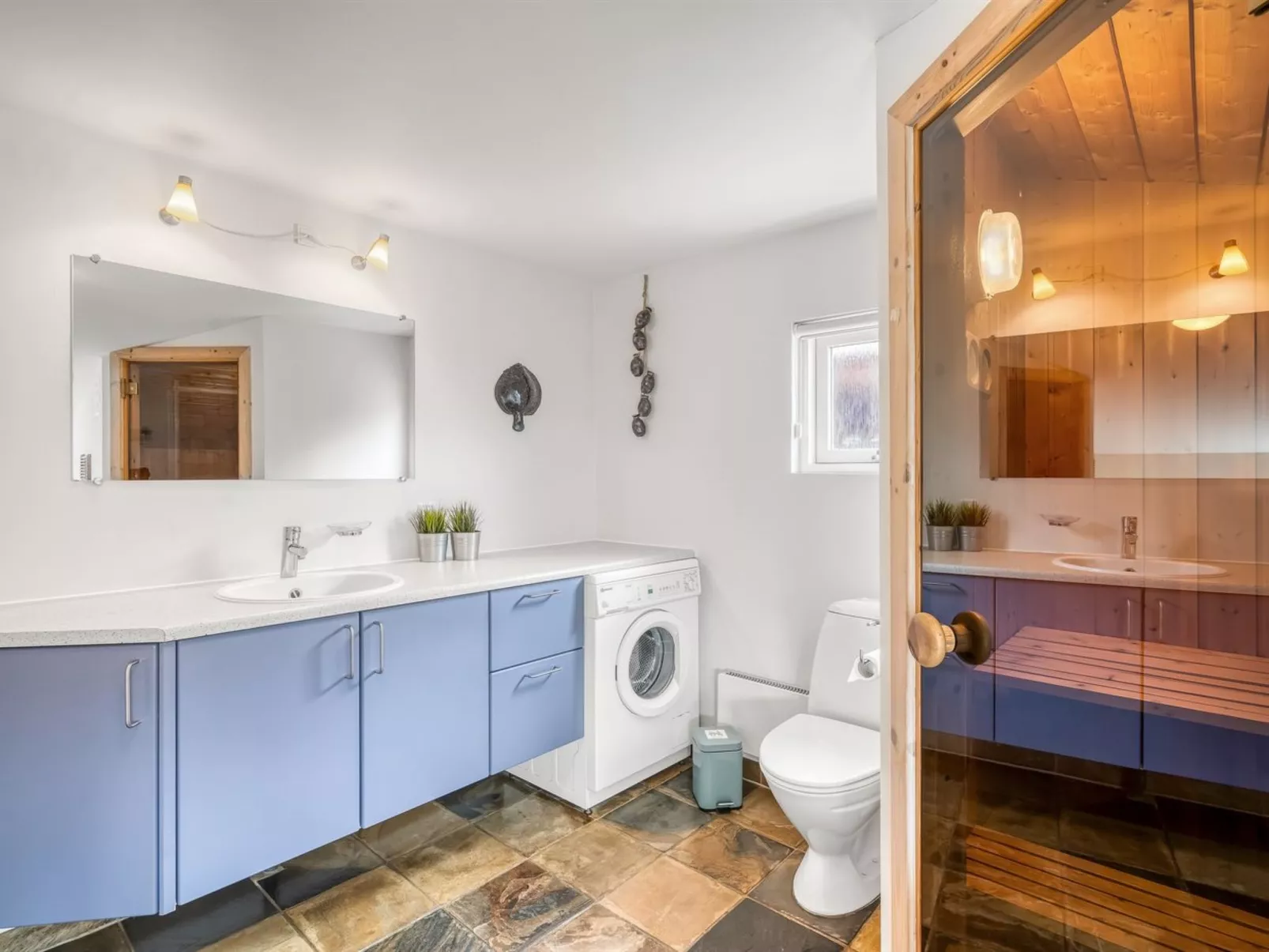 "Hughe" - 200m from the sea-Binnen