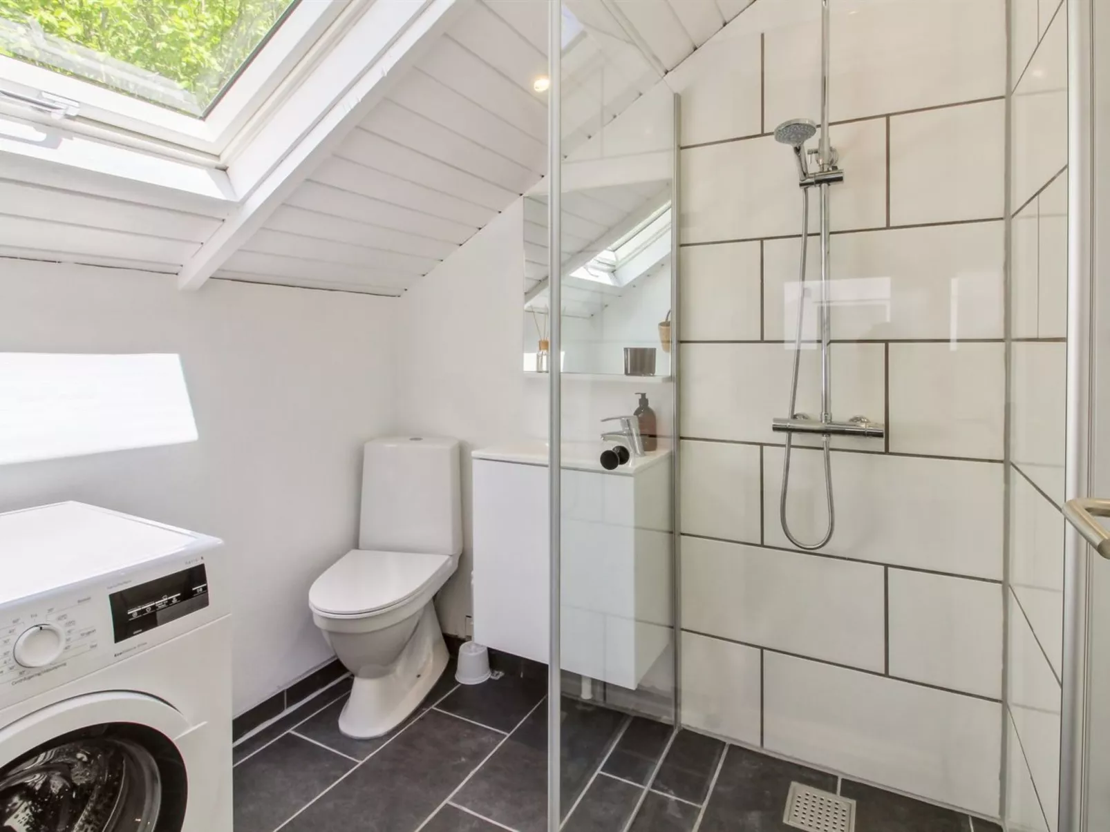 "Jaakob" - 30km from the sea-Binnen