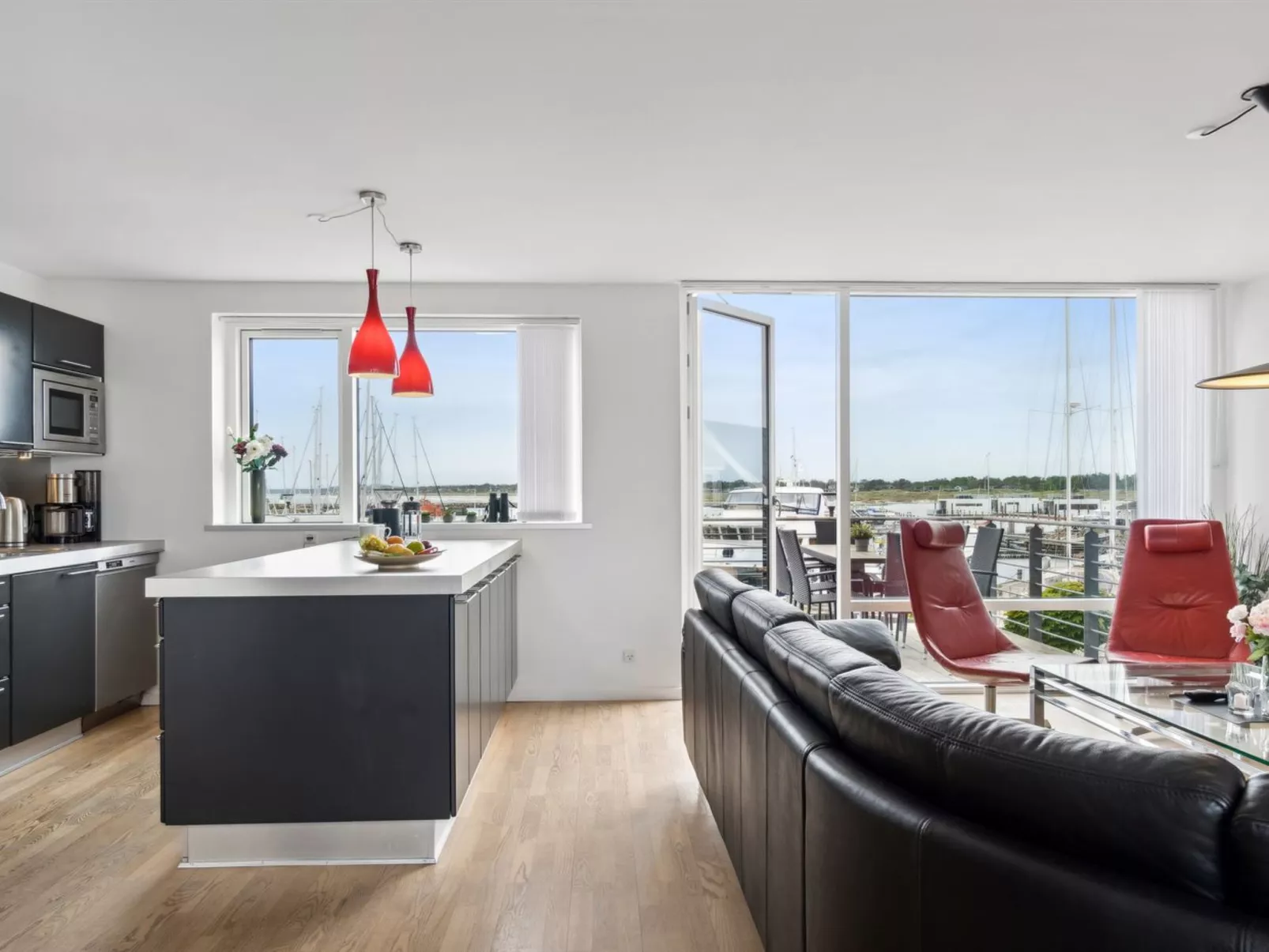 "Skade" - 10m from the sea-Binnen