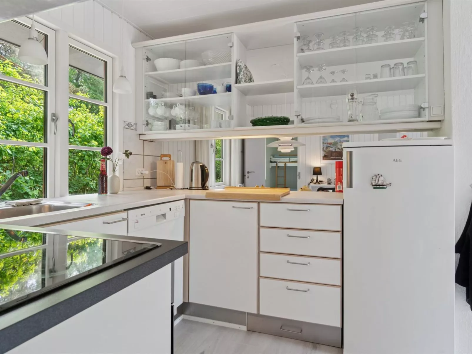 "Gail" - 200m from the sea-Binnen