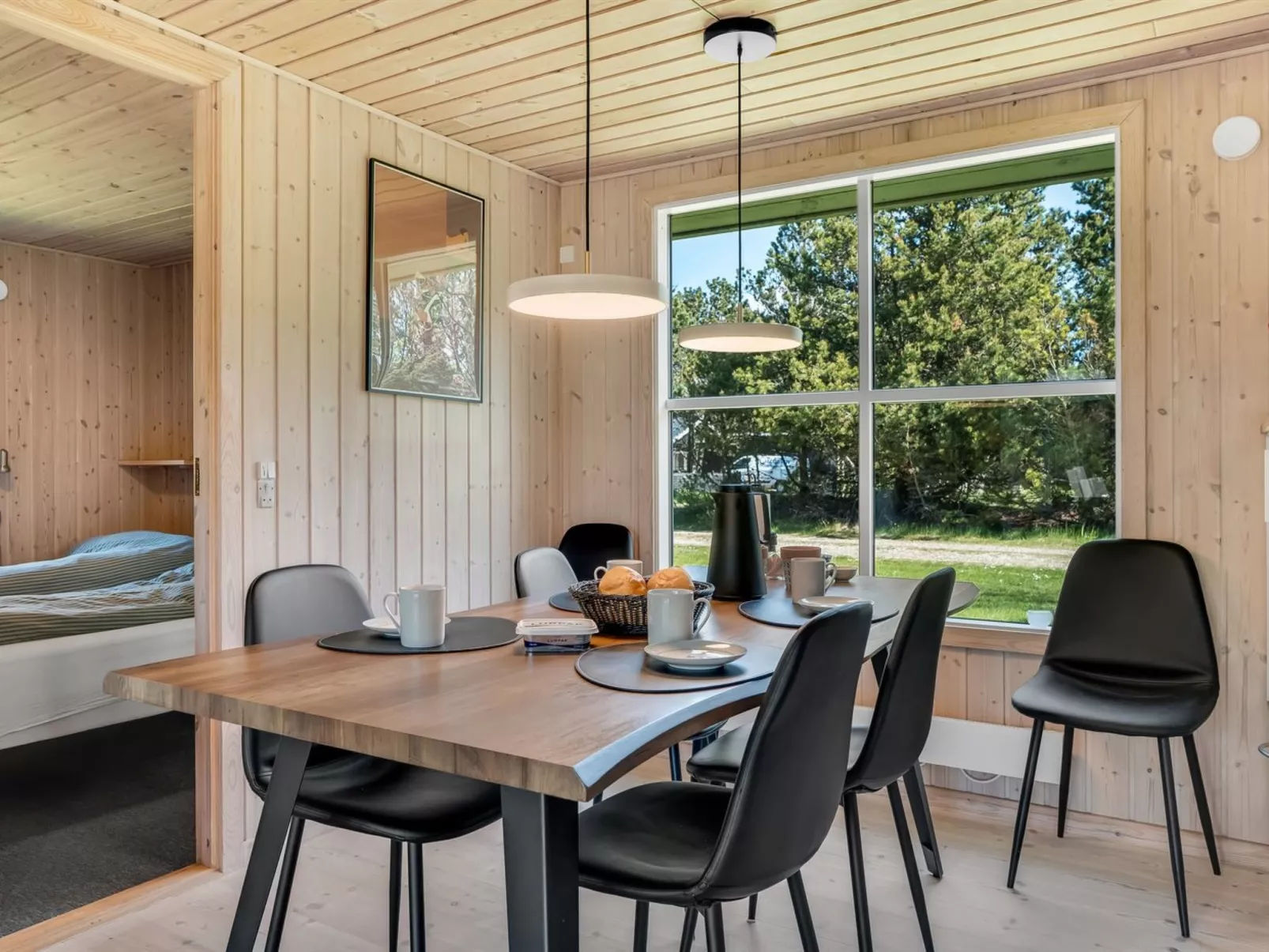 "Rajna" - 500m to the fjord-Binnen