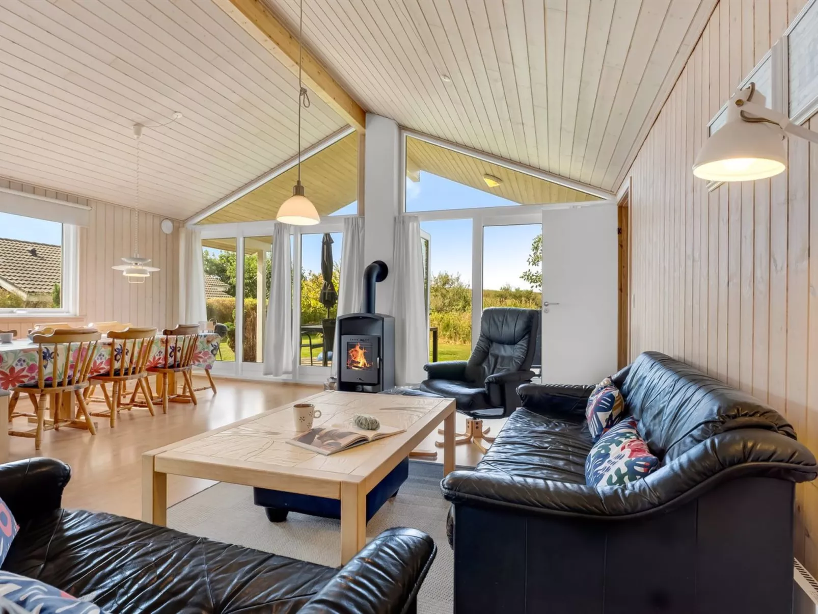 "Vincent" - 25m from the sea-Binnen