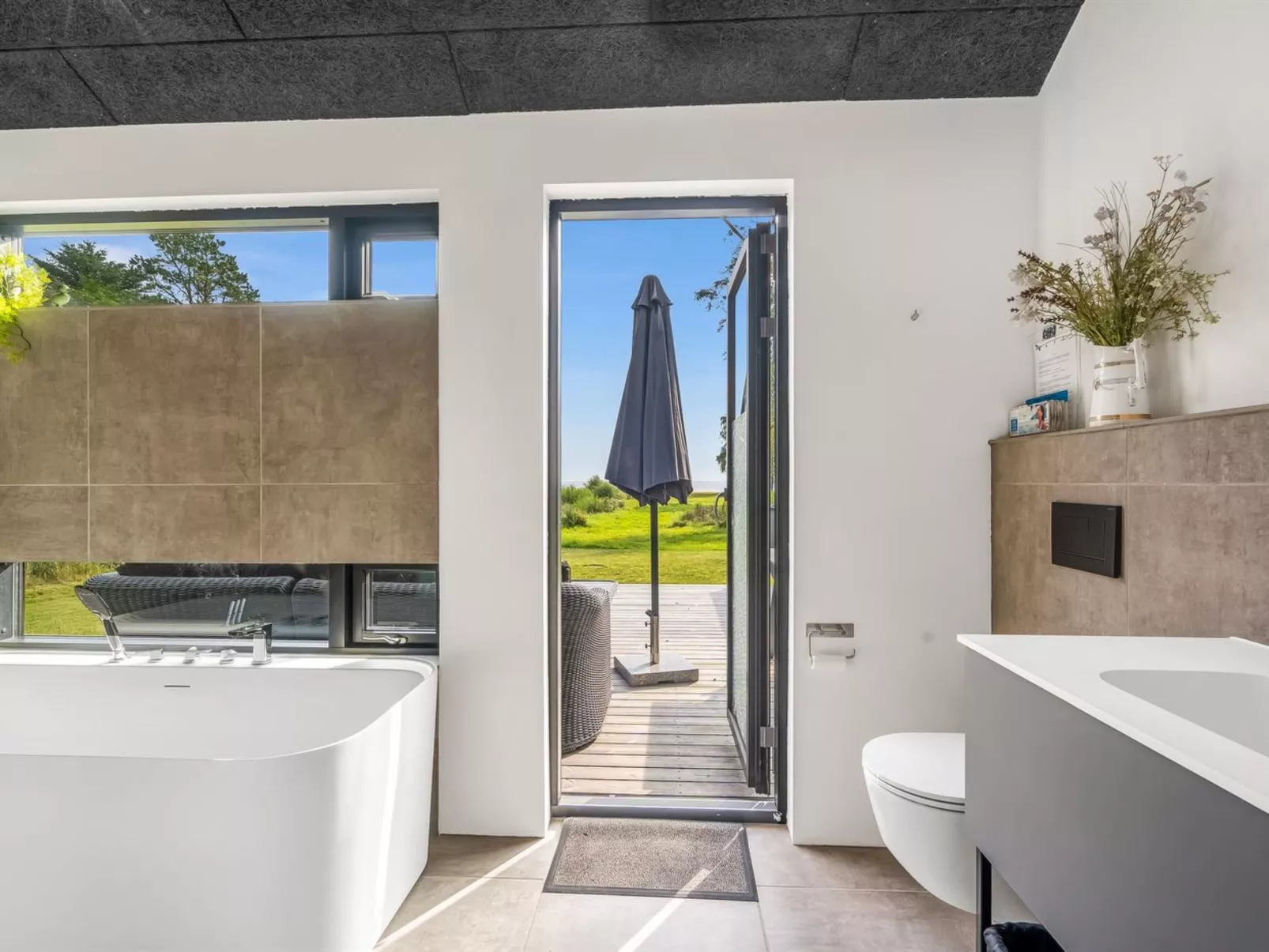 "Jahn" - 250m to the fjord-Binnen