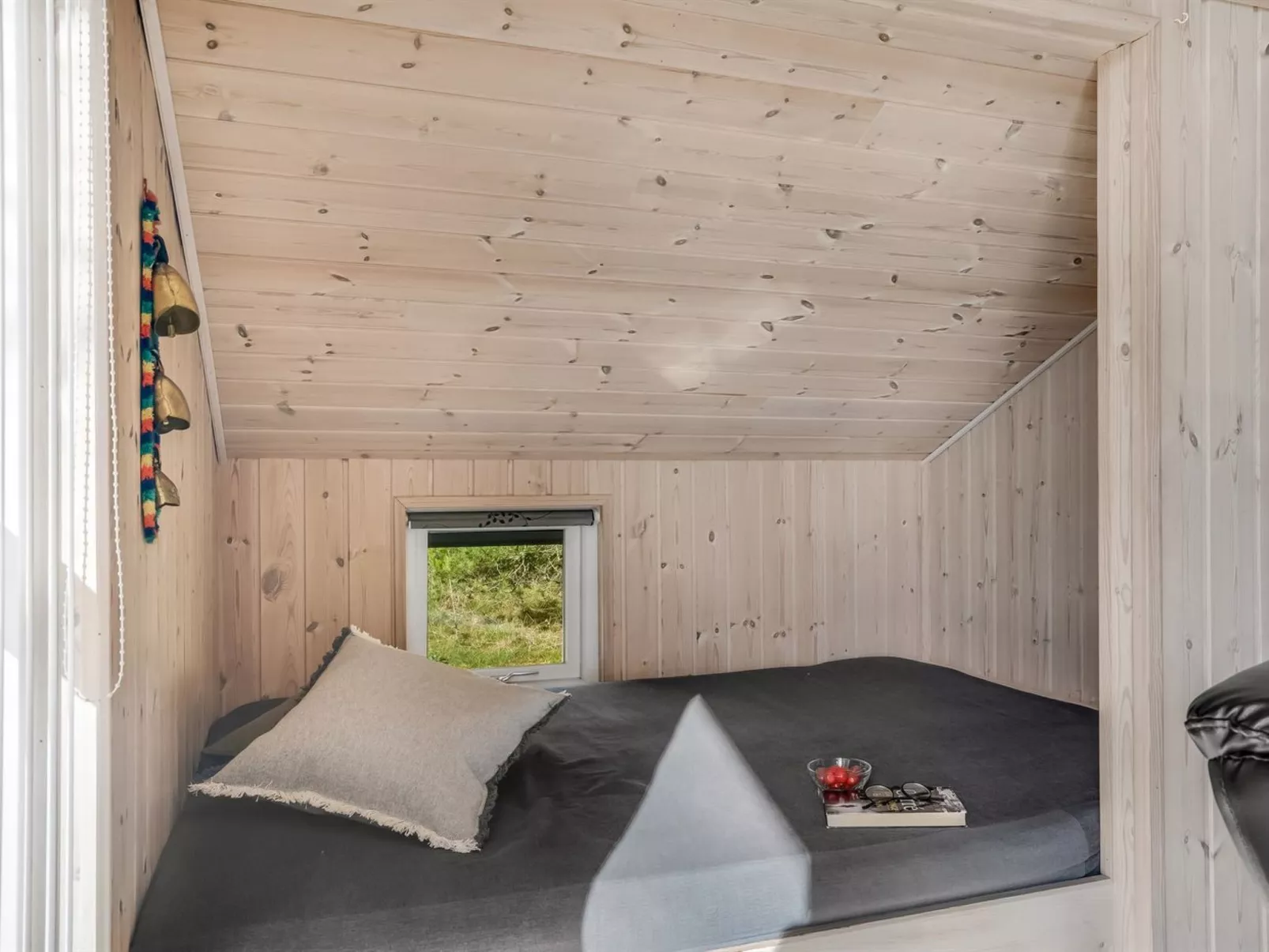 "Skrollan" - 200m to the fjord-Binnen