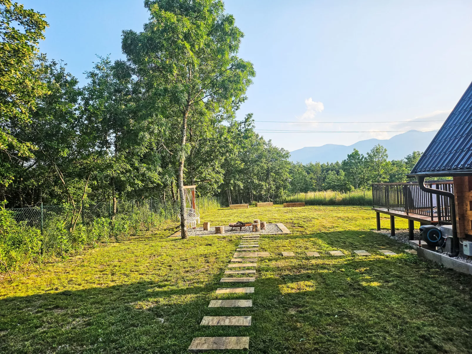 Tomina Koliba Lika-Buiten