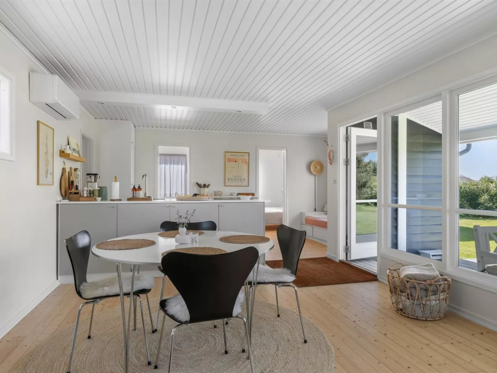 "Iven" - 140m from the sea-Binnen