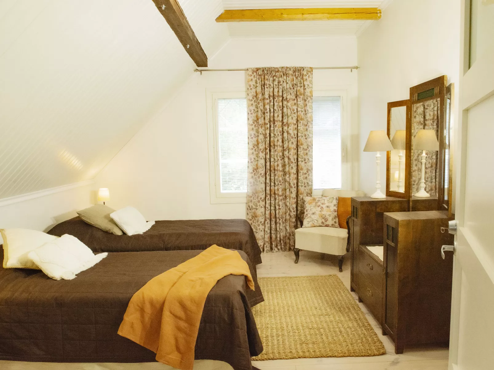 Päätalo, mökkilomat ja perhejuhlat-Binnen