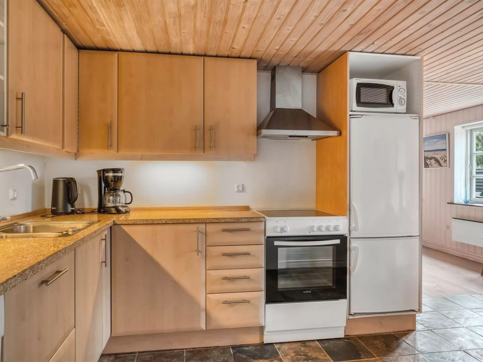 "Aku" - 700m from the sea-Binnen