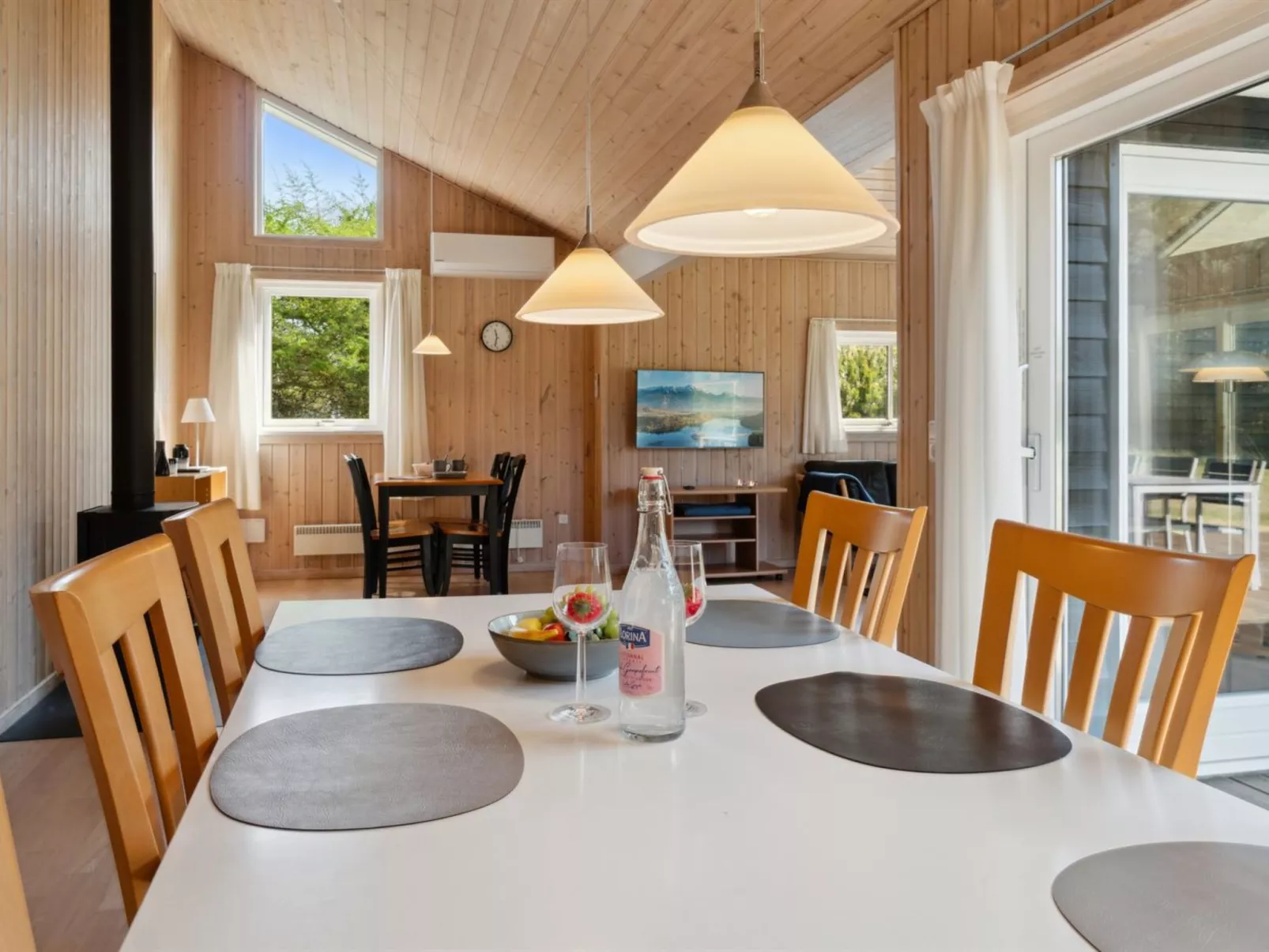 "Edna" - 500m from the sea-Binnen